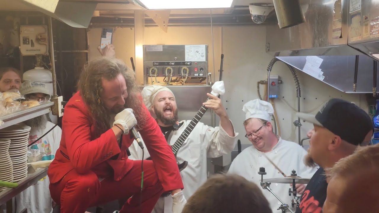 A La Carte - Coffin Cake (Official)