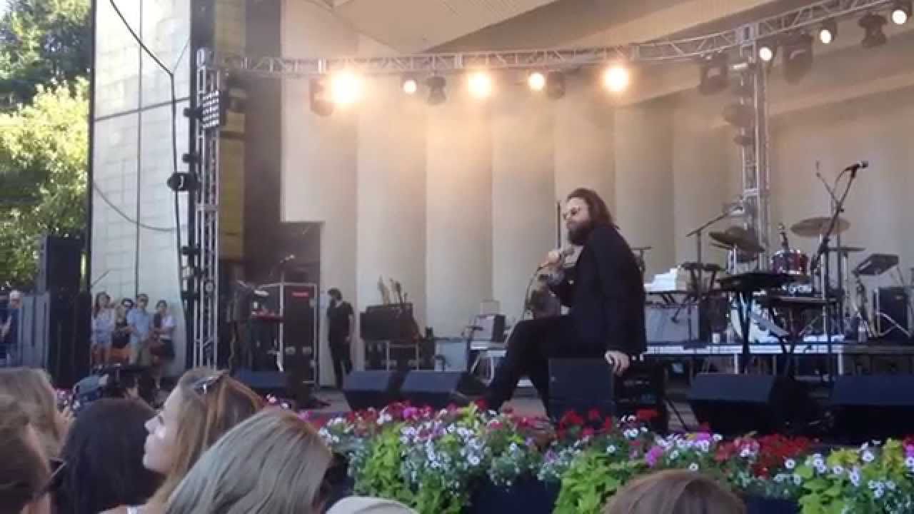 Father John Misty - Bored in the USA (live at Lollapalooza 2015)