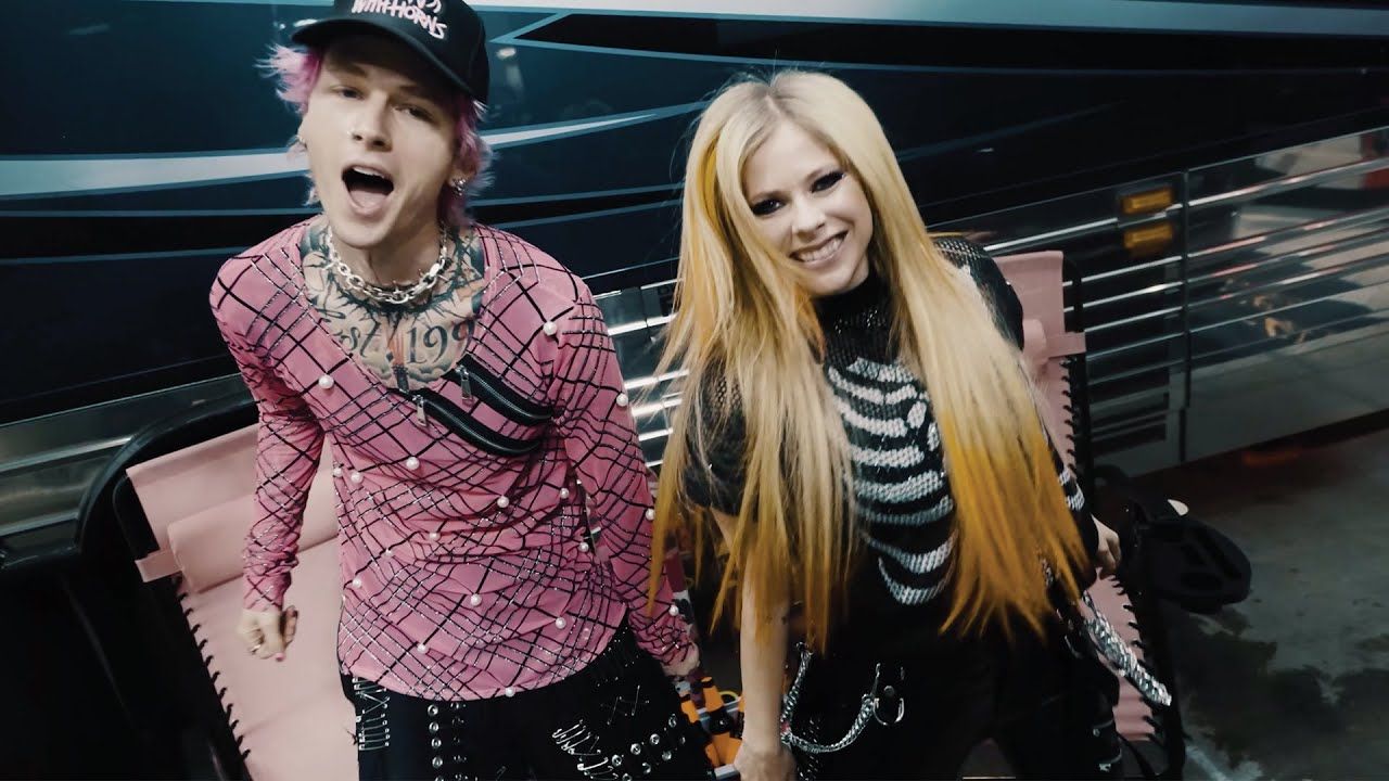 Avril Lavigne feat. Machine Gun Kelly - Bois Lie (Official Live)