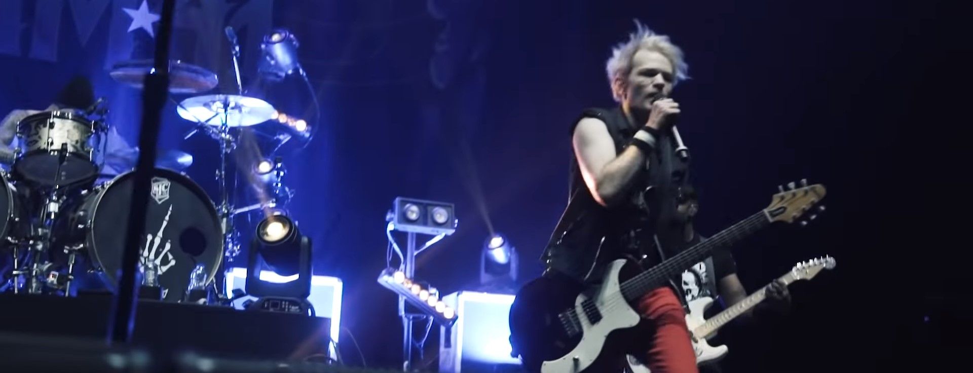 Sum 41 - Walking Disaster (Live In Laval, Canada 2019)