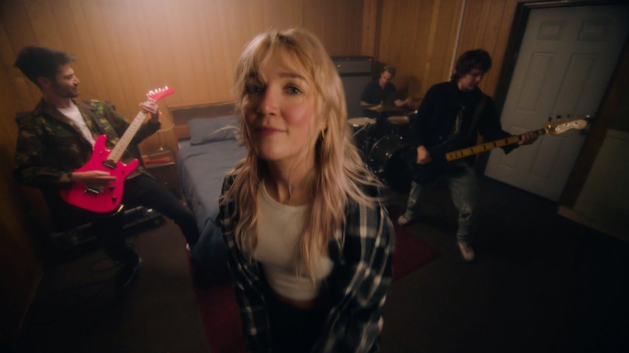 Winona Fighter - I\'m In The Market To Please No One (Official)