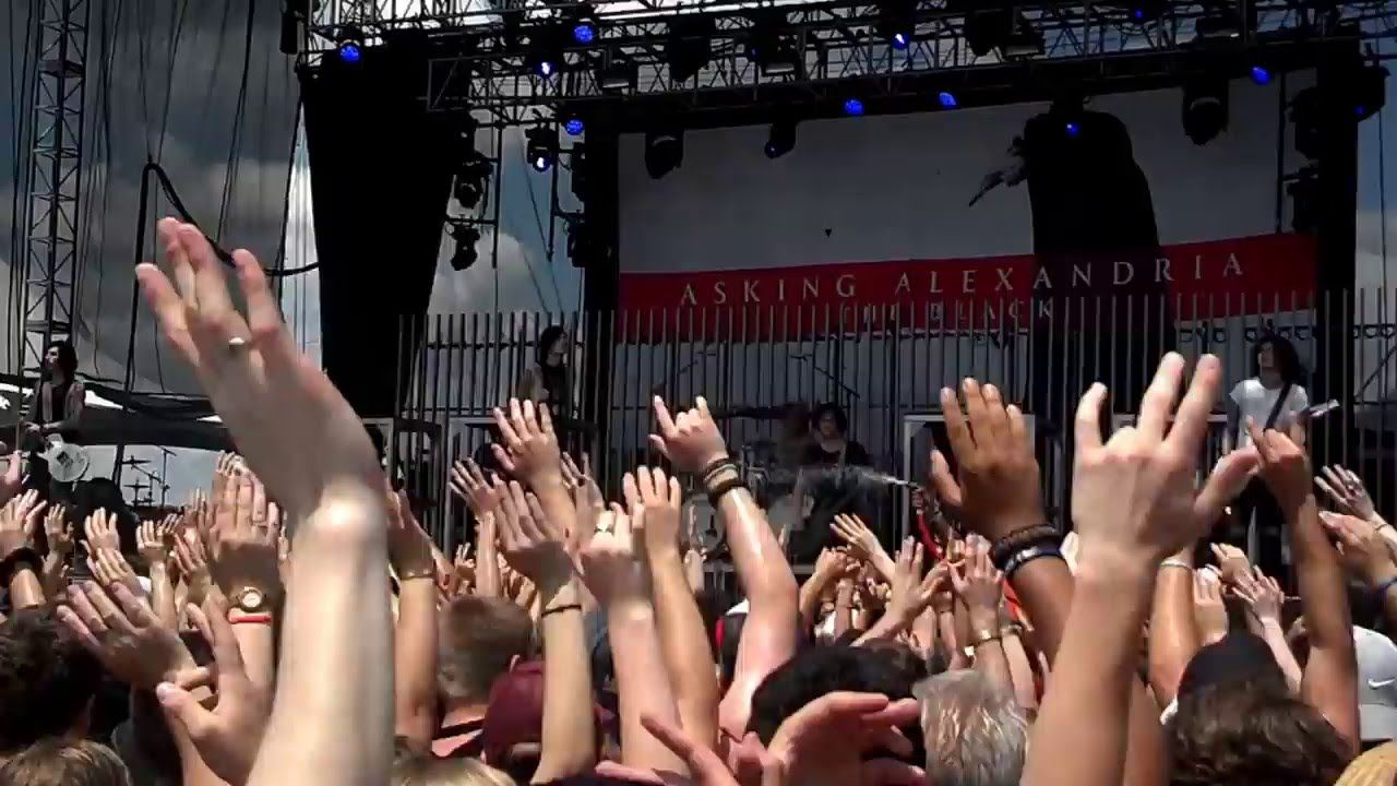 Asking Alexandria - Here I am ( Live at Fort Rock 2016)