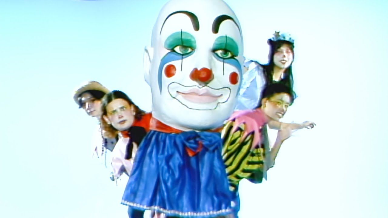 The Linda Lindas - Yo Me Estreso (Official)