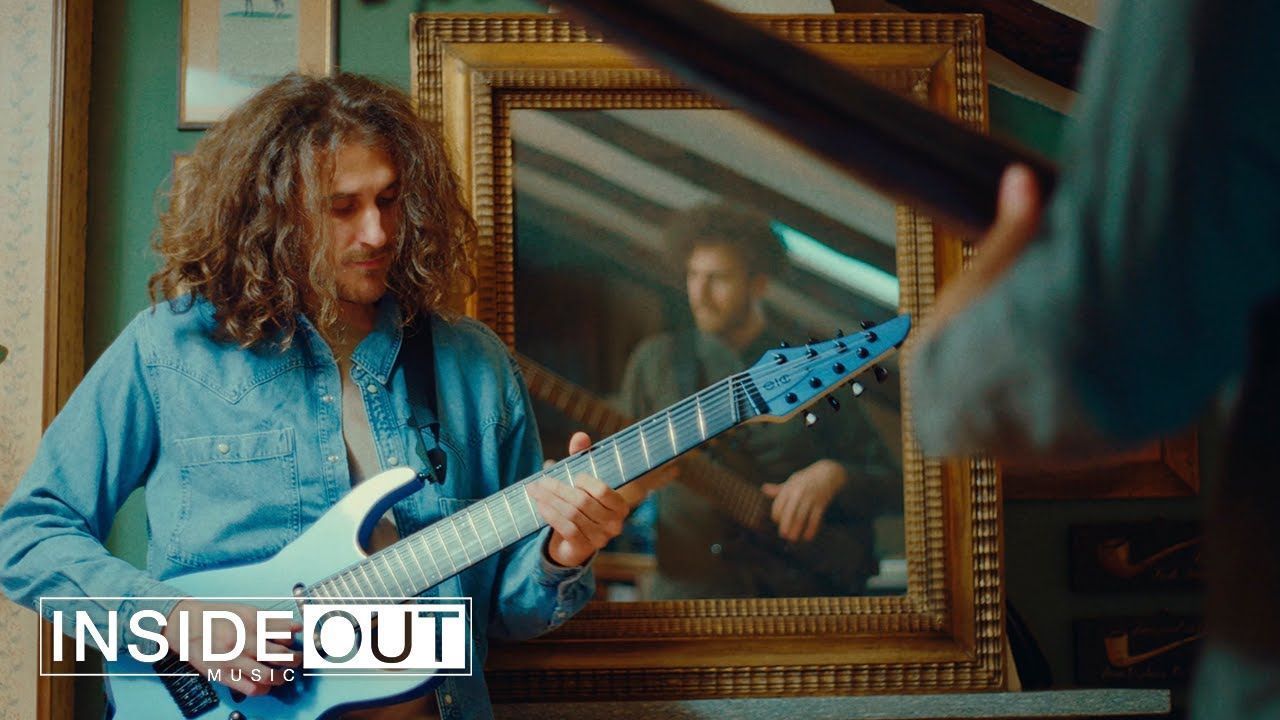 Asymmetric Universe feat. Richard Henshall - Coquelicot (Official)