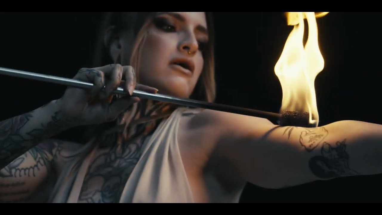 Holler - Chandelier (Official)