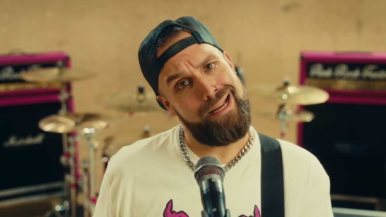 Punk Rock Factory - C\'est La Vie (Official)