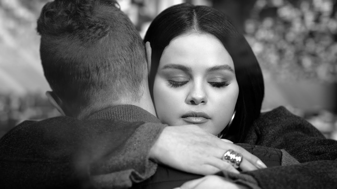 Coldplay feat. Selena Gomez - Let Somebody Go (Official)