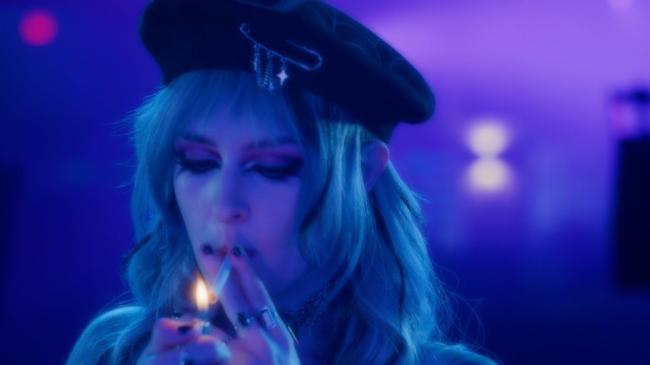 Gvllow feat. Mothica - Eyes Without a Face (Official)