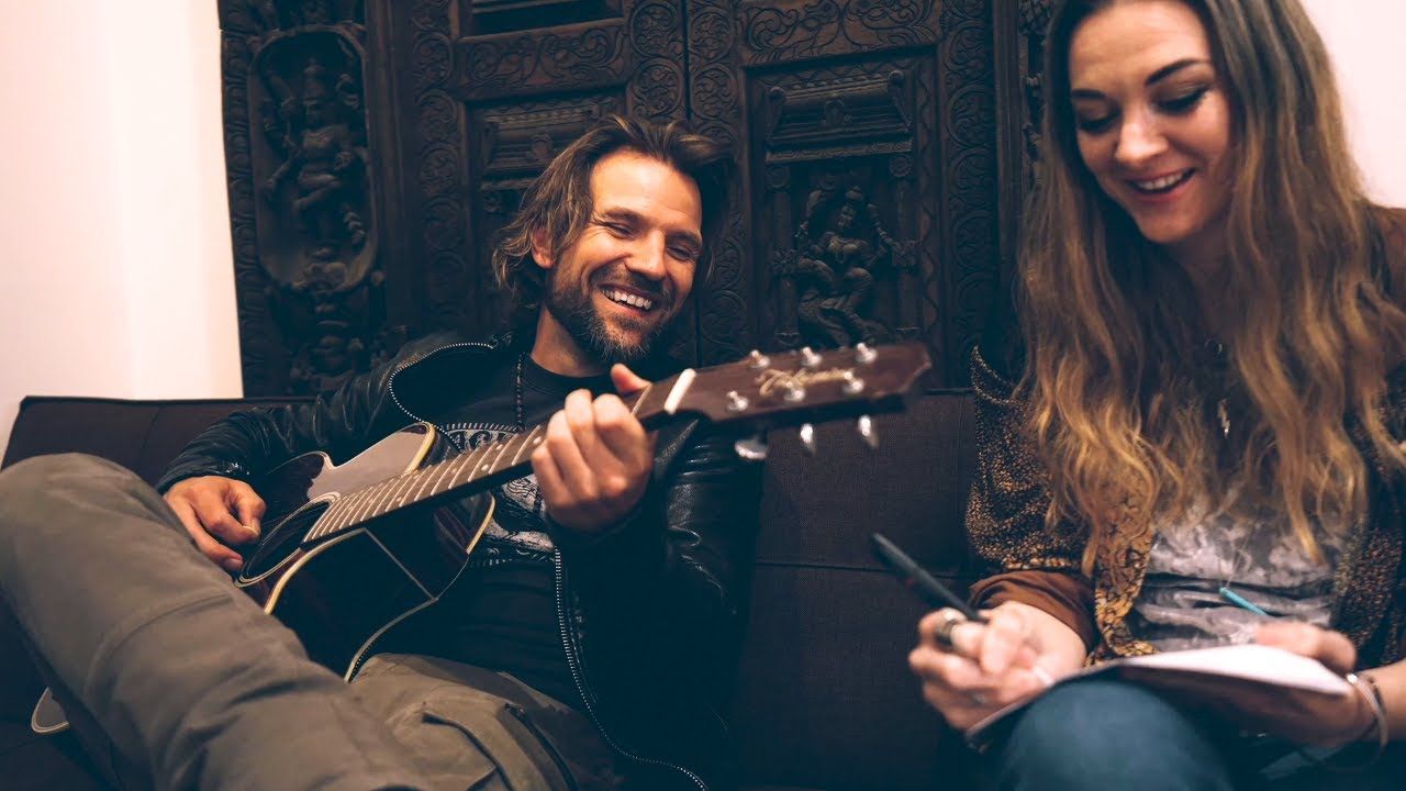 The New Roses feat. Gill Montgomery - Hold Me Up (Official)