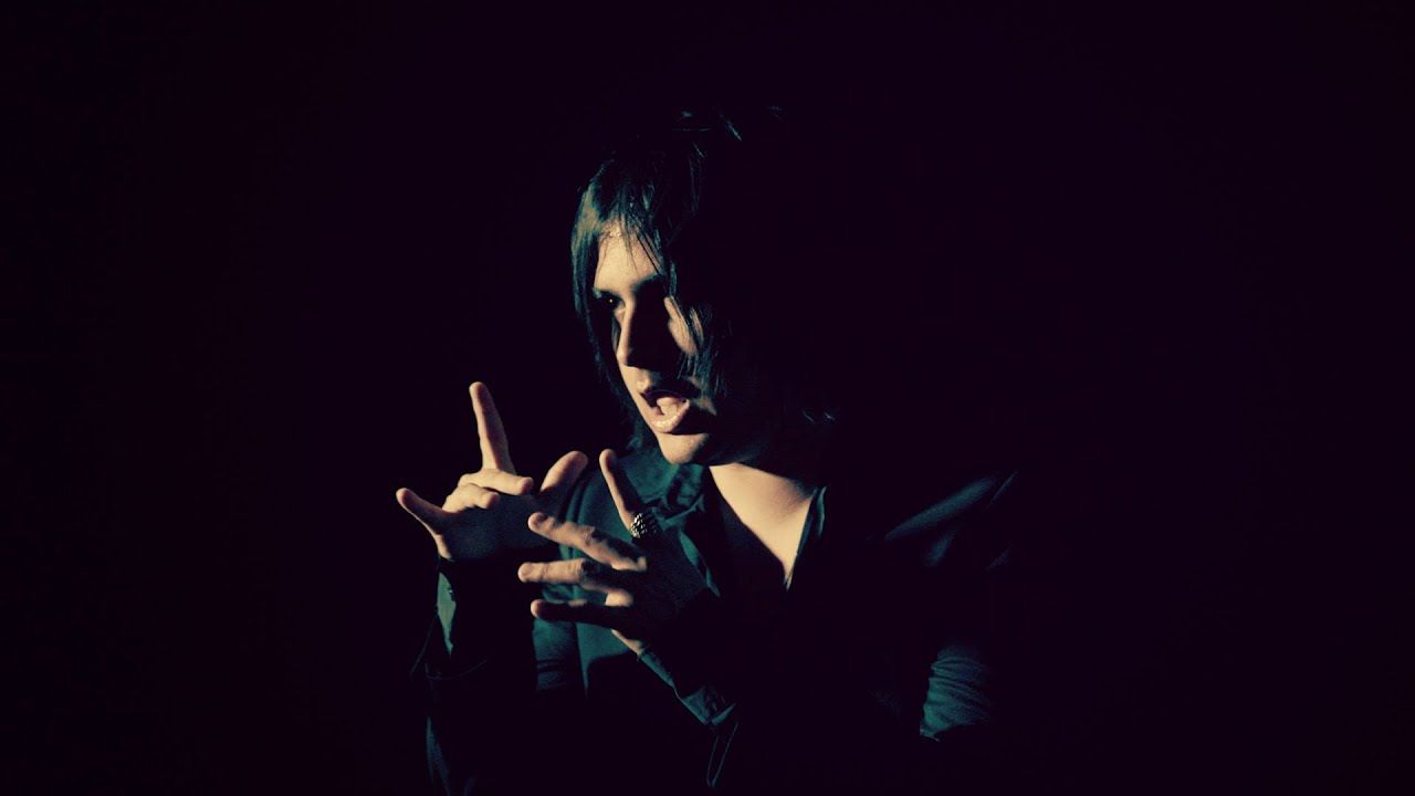 Taken By Tides - Me For A Minute (Official)