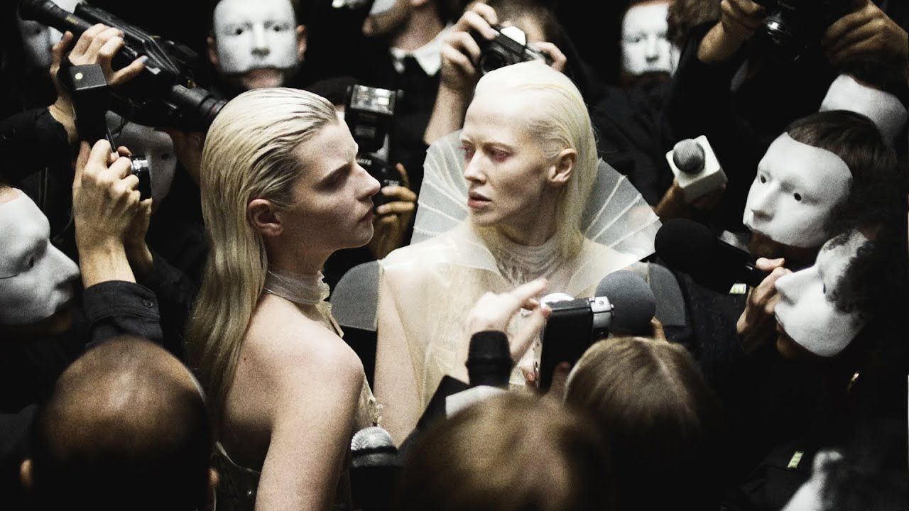 Static Dress - Human Props (Official)