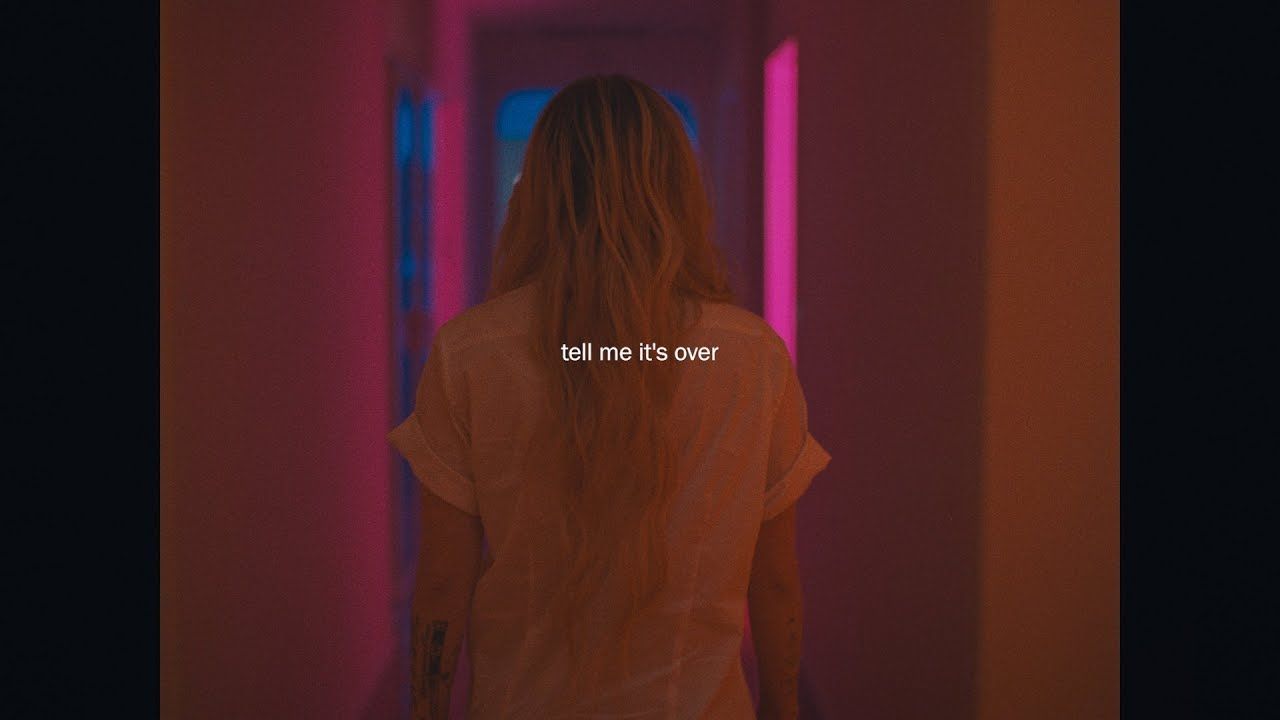 Avril Lavigne - Tell Me It\'s Over