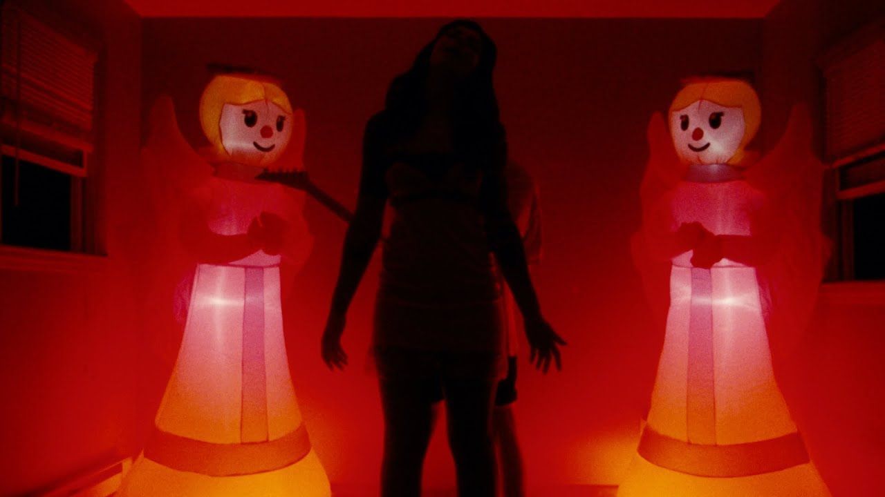 Sleigh Bells - Justine Go Genesis (Official)