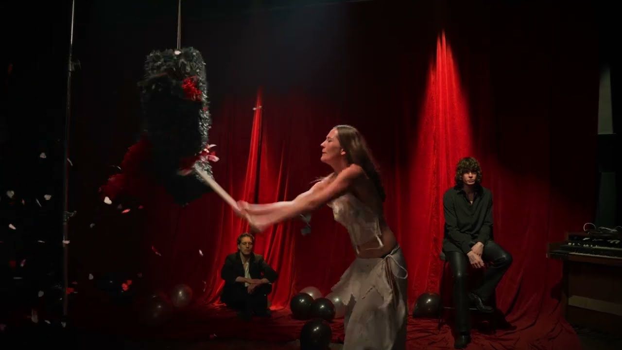 Yonaka - Hit Me When I\'m Sore (Official Visualiser)