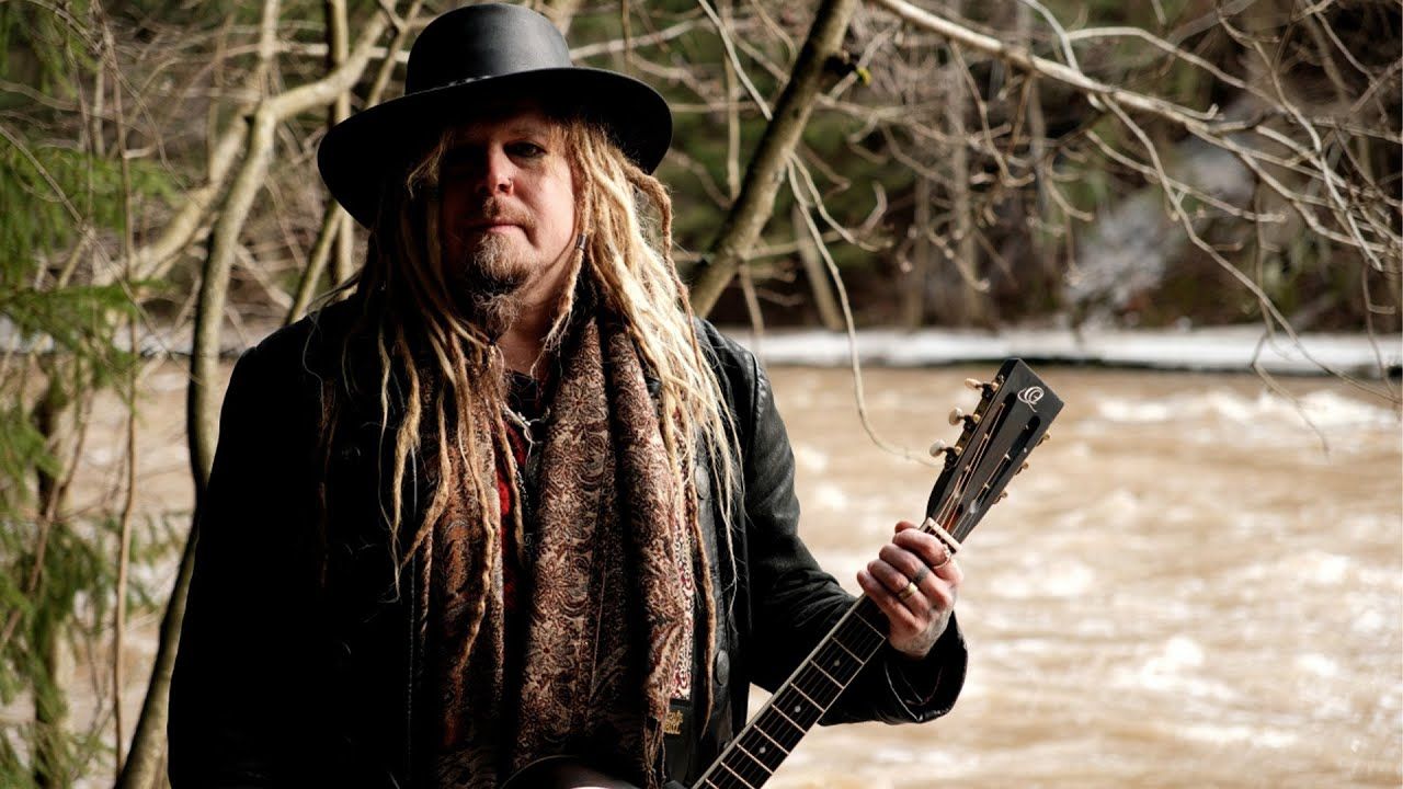 Korpiklaani - Harhainen Höyhen (Official)