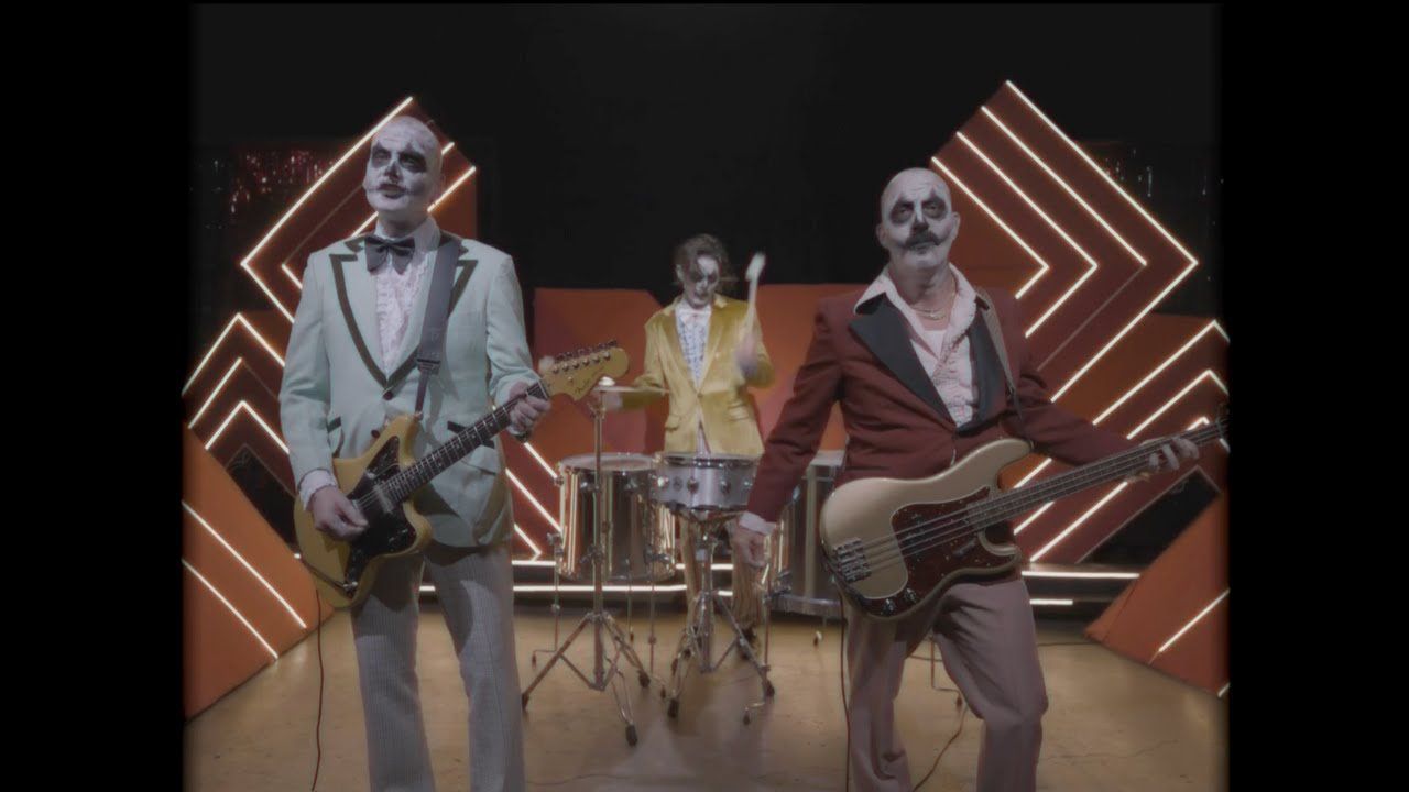 Alkaline Trio - Surprise Surprise (Official)