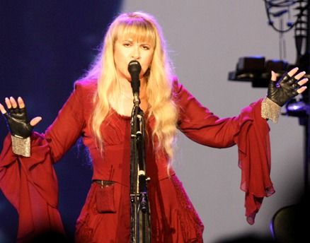 Stevie_Nicks_Performing.jpg
