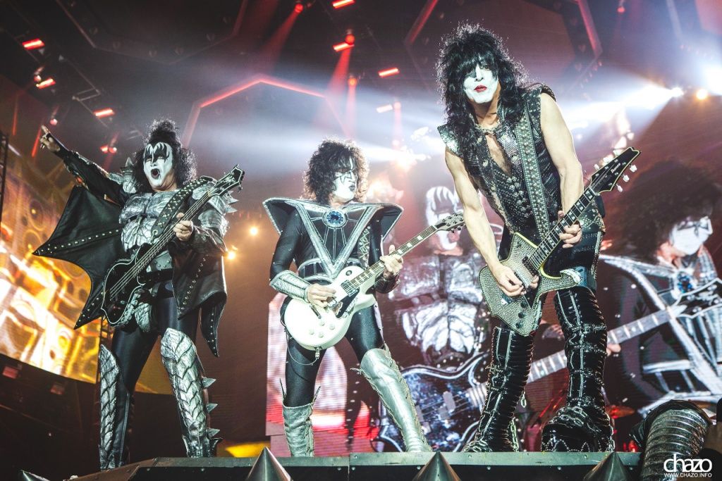 Kiss_814_8mt3gkwq.jpg